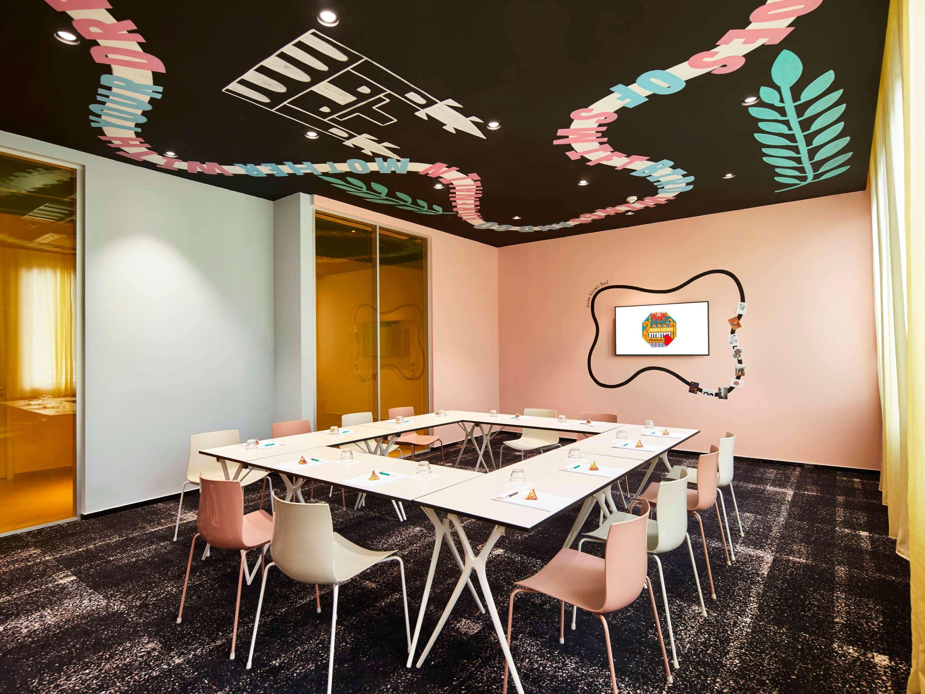 Hotel Mama Shelter Praga Zaplecze biznesowe zdjęcie
